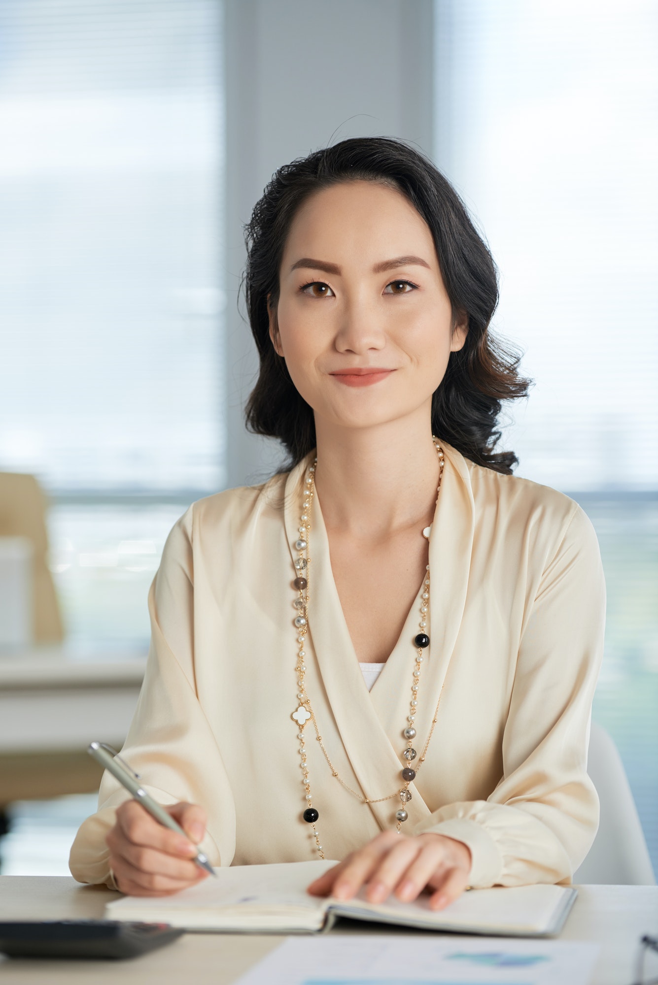 Pretty Chinese business woman