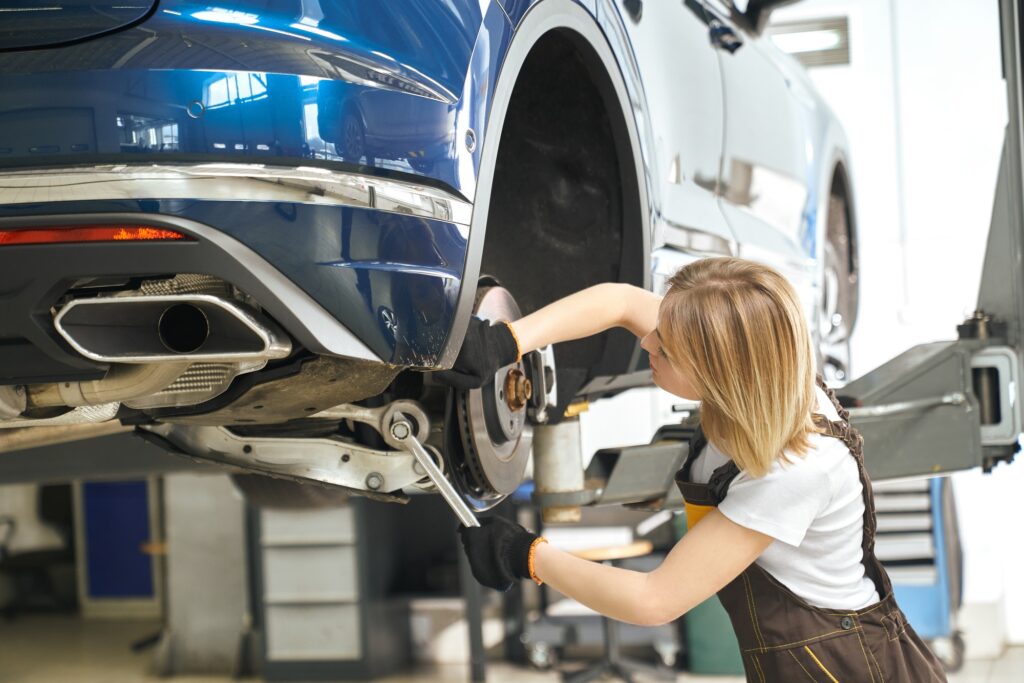 Process of changing tires of automobiles in auto service